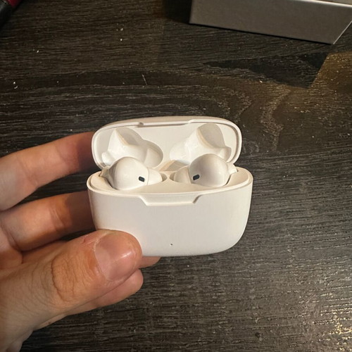 Y113 TWS Mini Wireless Earbuds new with charging case