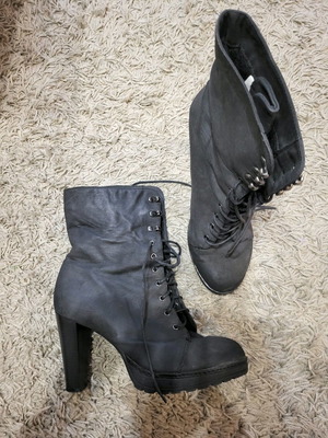 Women's boots used with fur lining, size 40, black