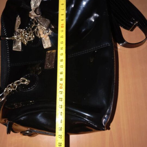Patent leather handbag in excellent condition with removable decoration