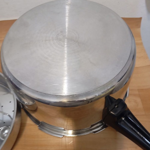 Fissliler Pressure Cooker 8 Liter Like New