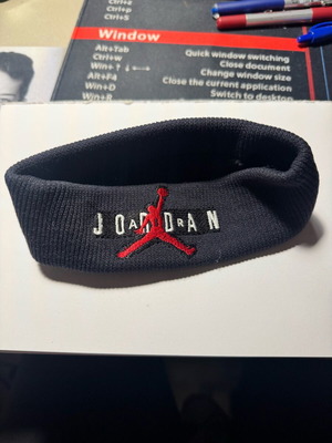 Air Jordan μαύρη ελαστική περικεφαλίδα για παιδιά σαν καινούργια