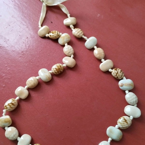 Necklace 40 cm stone with animal print and satin tie new, beige