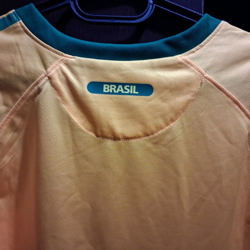 Brazil National Team Jersey Mundial South Africa 2010 size Medium like new