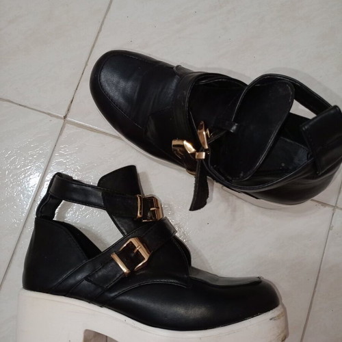 Ankle boots used, size 38, two-tone with gold buckles