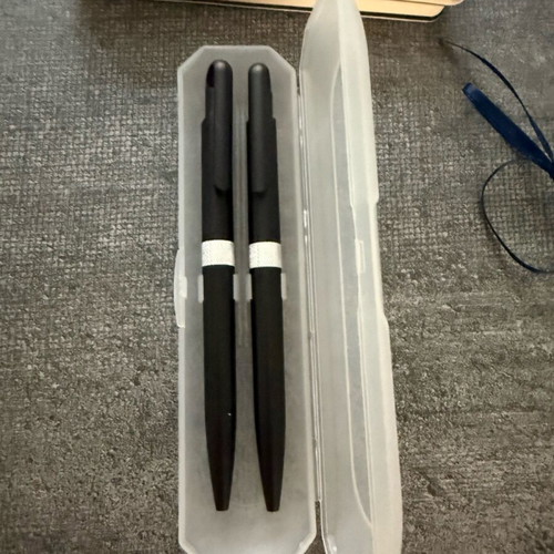 Notebook and two luxury pens set new