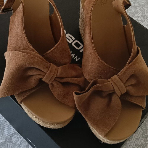Ugg leather platform sandals new, size 38, beige