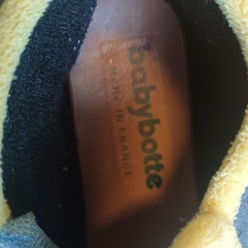 Babybotte boys slippers with zipper like new, size 25, gray and yellow
