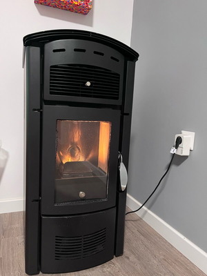 Amanda Standard Pellet Air Heater 9.1kW Like New