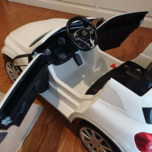 Mercedes electric ride-on car like new