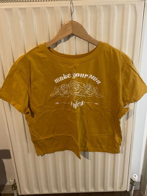 Messy Bun short-sleeve crop shirt used, size Large