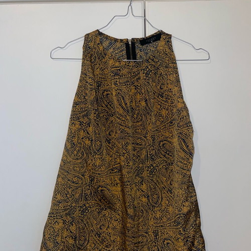 Strass Exclusive sleeveless top like new with pleated neckline and paisley print