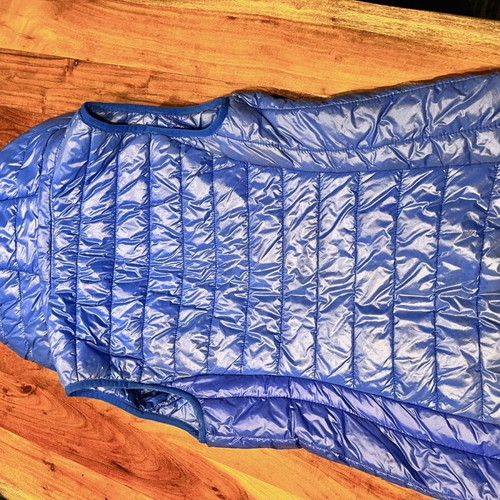 Sleeveless jacket like new with hood blue