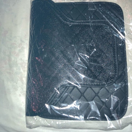 Car floor mats set of 4 like new, black quilted design
