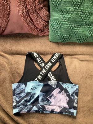 Αθλητικό τοπ Venimo μέγεθος S σαν καινούργιο, μαύρο πολύχρωμο