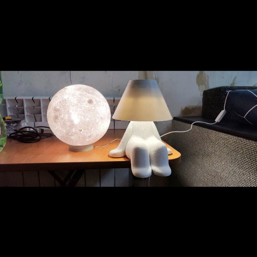Body lamp with USB cable and bulb