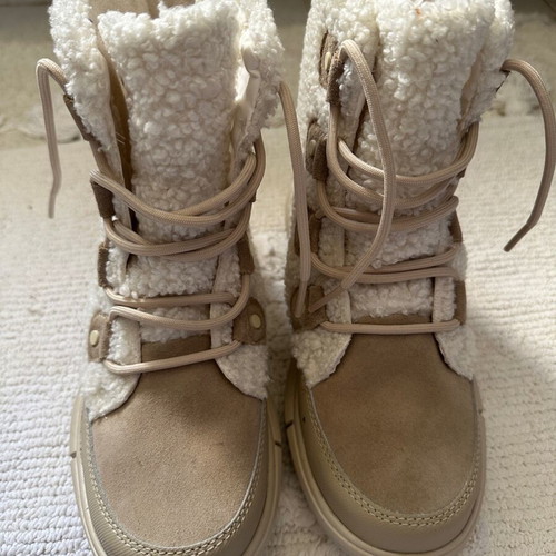 Sorel boots like new, size 36, beige