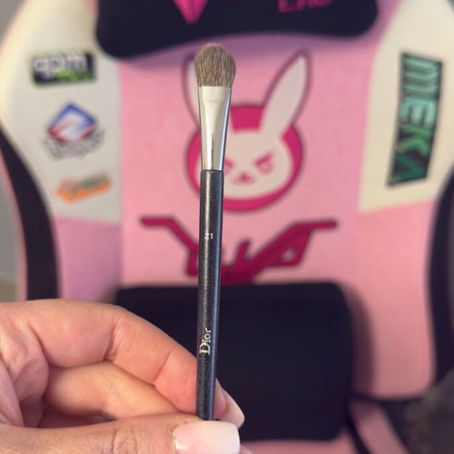 Dior makeup brush number 21 like new