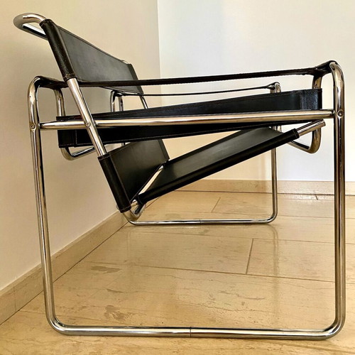 Wassily armchair black, like new