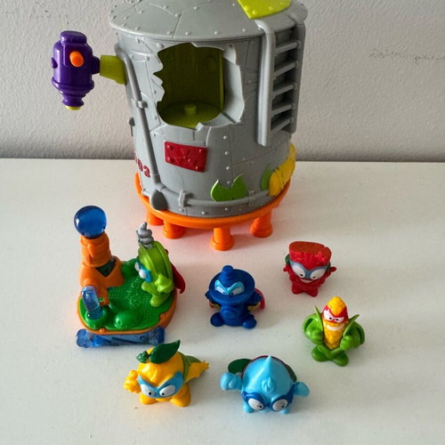 Superzings Series 2 Secret Laboratory like new