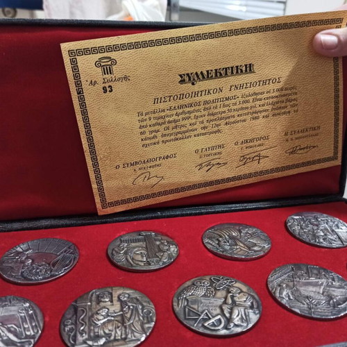 Greek Culture Collection Case with 9 Medals new