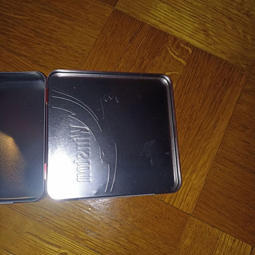 Vintage Winston metal cigarette case like new, red