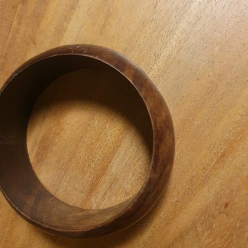 Wooden bracelet like new, brown colors with grain