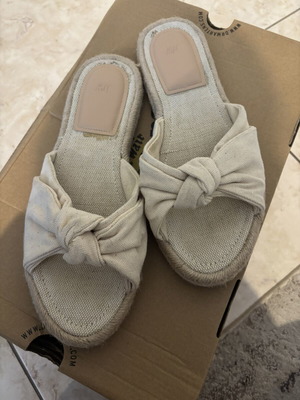 H&M slippers like new, beige, size 40