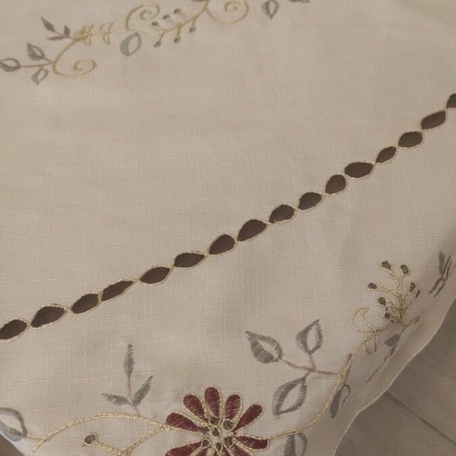 Set of round and square tablecloths like new