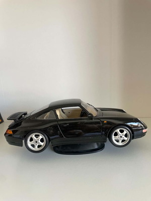 Porsche 911 Carrera (993) Bburago 1:18 model used