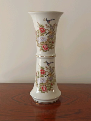 Masse porcelain vase Bavaria like new, handmade with painted decorations