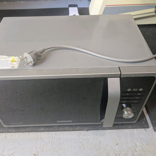 Samsung MG23F301TAS microwave oven like new