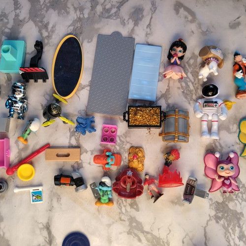 Kinder figures and miniatures used, including Bob Builder, Sonic, Rabbids