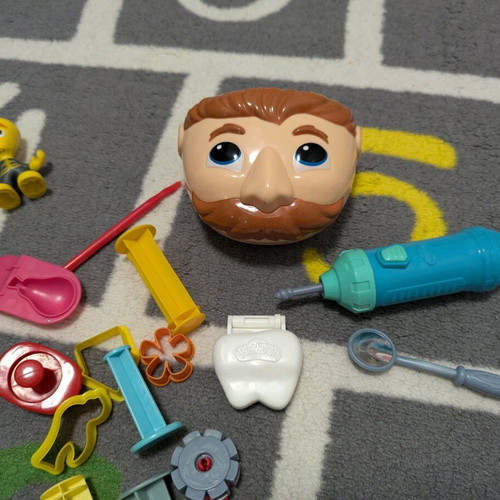 Playdough dentist and other molds like new