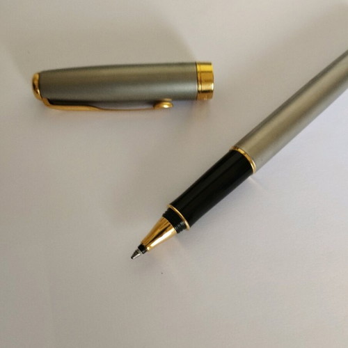 Parker Sonnet pen in case like new, gold with gray matte