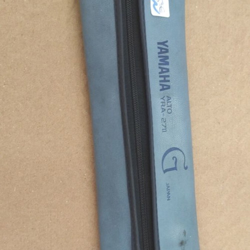 Yamaha flute used with blue leather carrying case and zipper