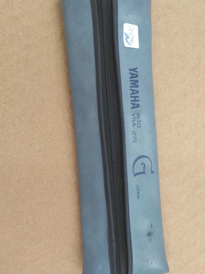 Yamaha flute used with blue leather carrying case and zipper
