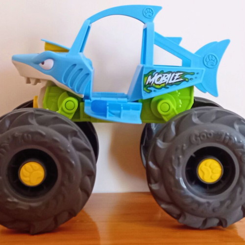 Stretch & Strike Thrash Mobile GJT36000 toy vehicle like new