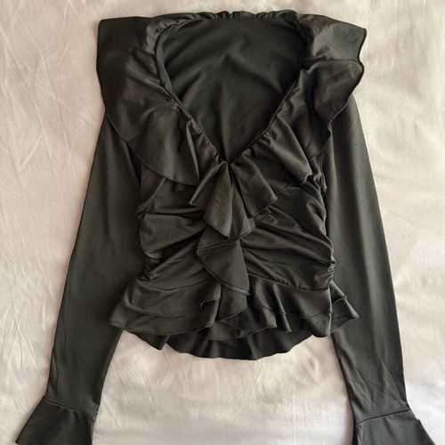 Black top with ruffles Shein like new, size S