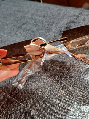 Unisex sunglasses new with gold details in brown shade
