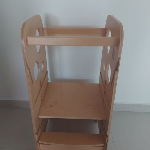 Busy Kids Montessori Learning Tower like new, wooden 3-in-1
