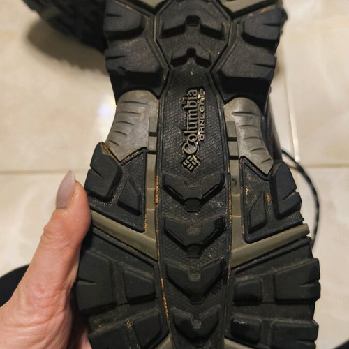 Columbia men's black boot used with silver details