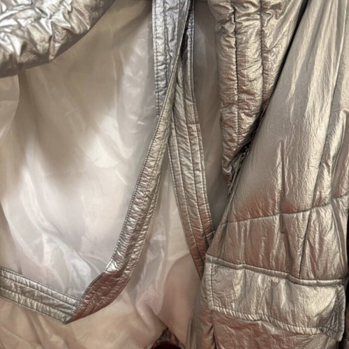 Silver jacket like new, very warm, one size with internal straps