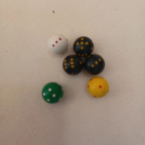 Set of six round dice like new
