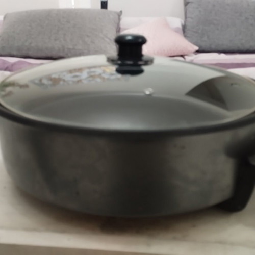 Teppanyaki KC-1119 used with adjustable thermostat and glass lid