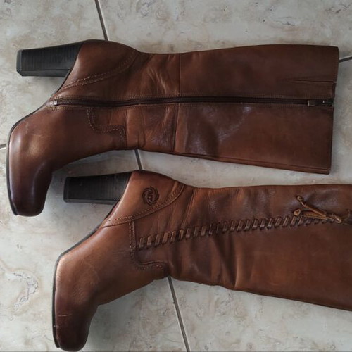 Leather tan knee-high boots used, size 38