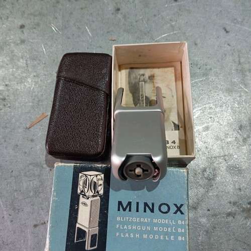 Minox flashgun model B4 σαν καινούργιο