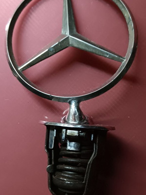 Mercedes-Benz w114 hood emblem used collectible
