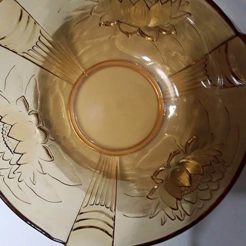 Bowl for ice cream and nuts, large and 5 small, like new