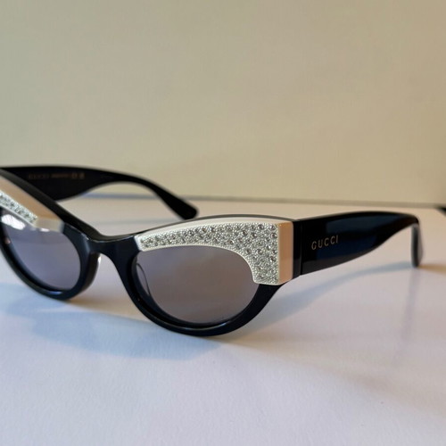 Gucci Cat Eye Sunglasses GG1167S-001 new, black and white