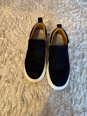 Men's shoes size 43 like new, black and white casual
